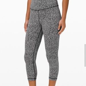 lululemon wunder under high-rose crop 21”, size 4